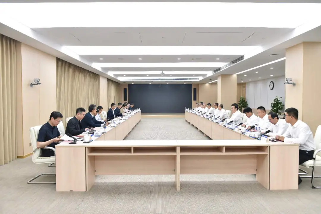 公司主要領(lǐng)導(dǎo)會(huì)見北京市朝陽區(qū)委副書記、區(qū)長吳小杰